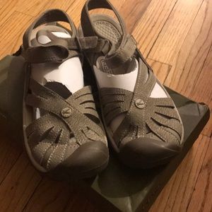 Women’s Keen sandals NEW